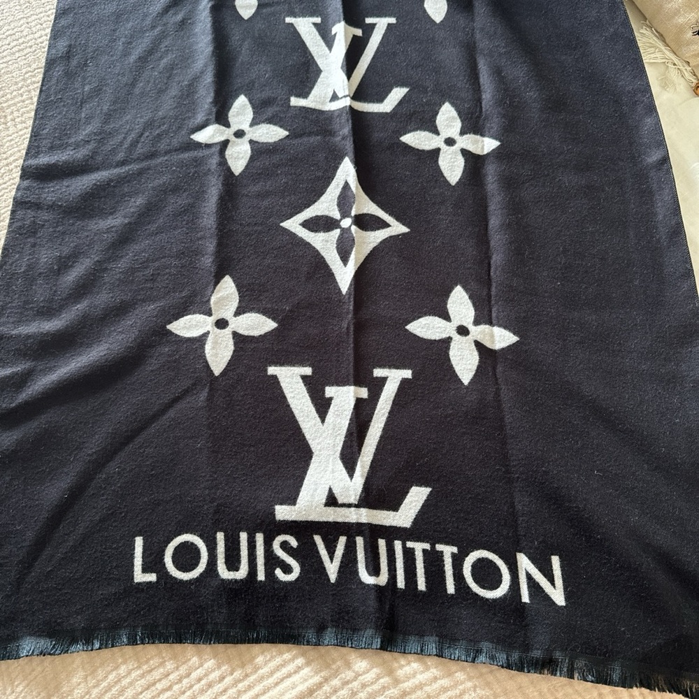 Louis Vuitton reversible scarf